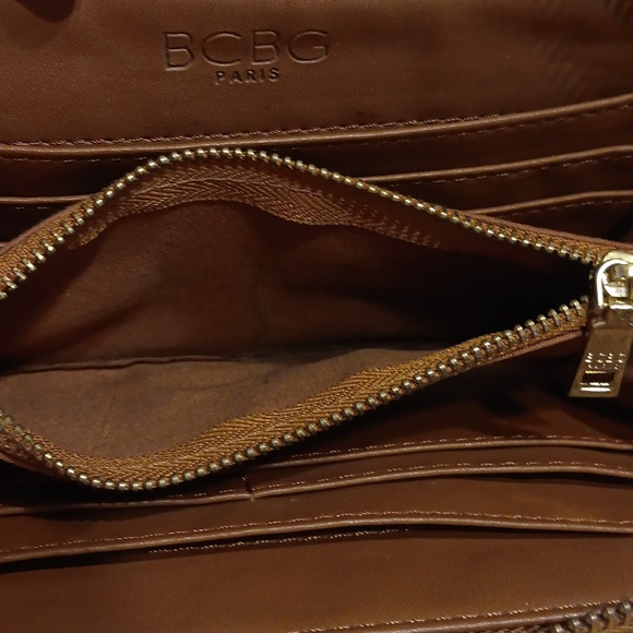 BCBG Paris Brown Pebbled Leather Long Wallet EUC 😍 - Picture 4 of 5